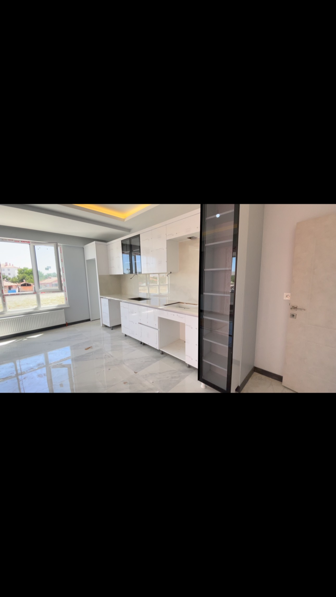 Özarslan Showcases Innovative Porcelain Kitchen Countertops at Kale T One