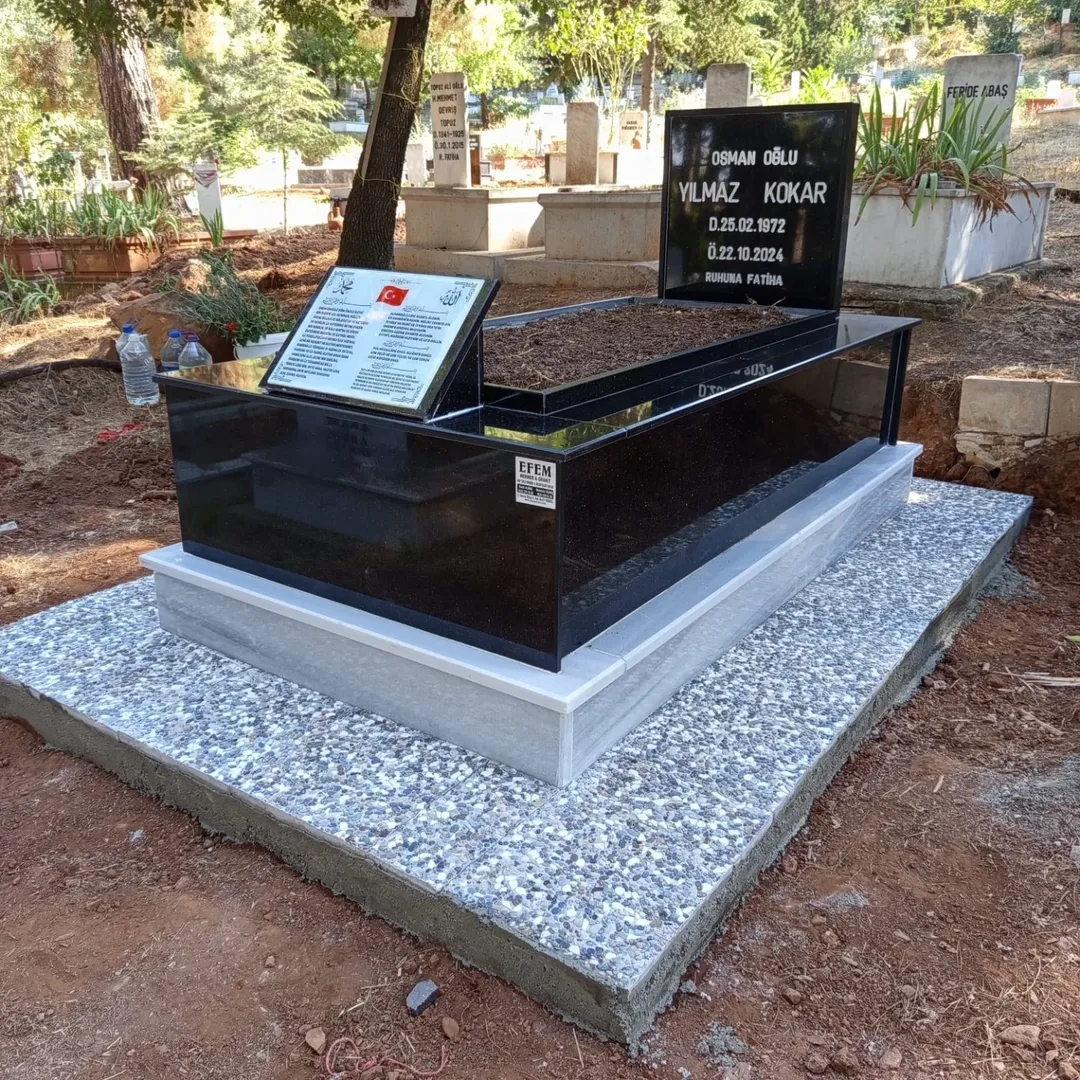 Mermer ve Granit İşçileri, Başkarcı Mezarlığında Anıt Mezar Tamamlama Çalışması Yaptılar